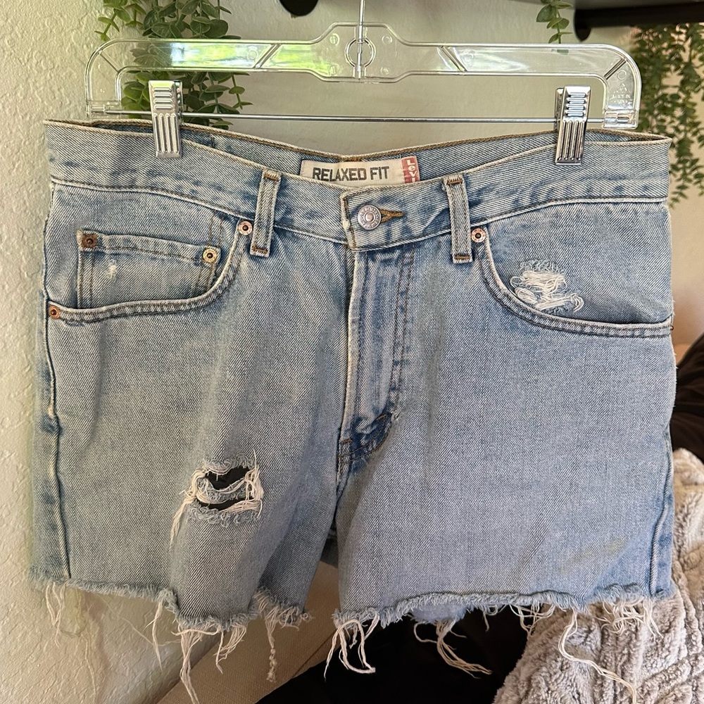 Levi’s 550 Relaxed Fit Cutoff Denim Shorts
